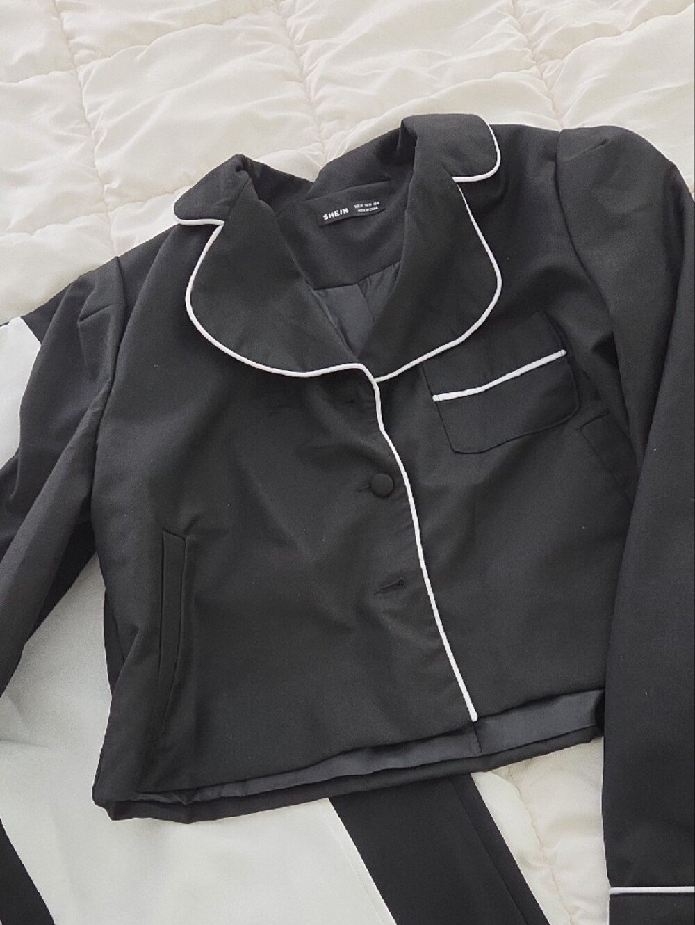 SHEIN Black and White Piped Pajama Set - Picture 5 of 5